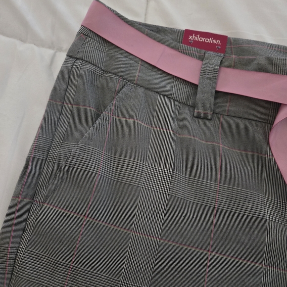 🔥 2/$9 or 3/$13  Xhilaration Juniors Cropped Gray/Pink Plaid Pants, NWT - Picture 2 of 9
